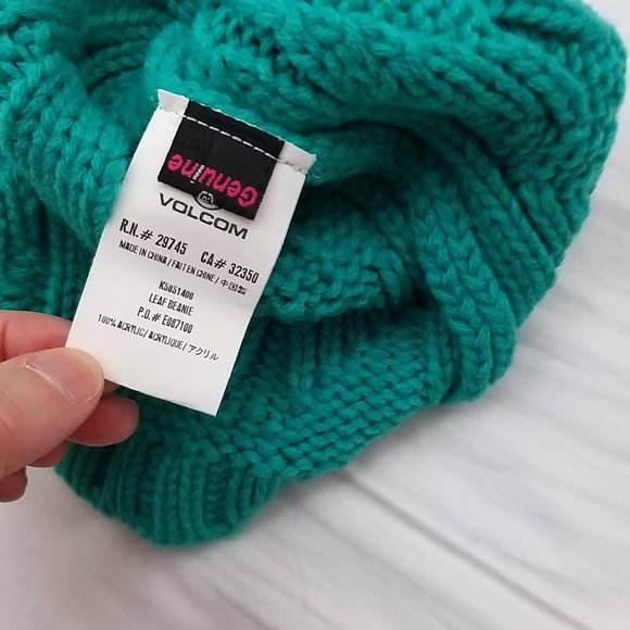 NEW  VOLCOM LEAF BEANIE WAFFLE KNIT GREEN CAP W/ POM - Picture 3 of 5